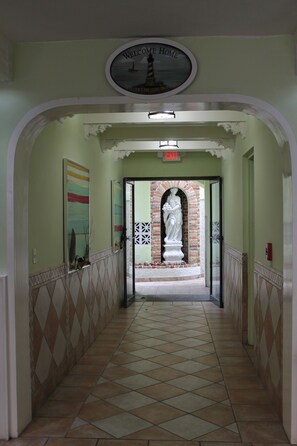 Hallway - El Greco Hotel (Nassau)