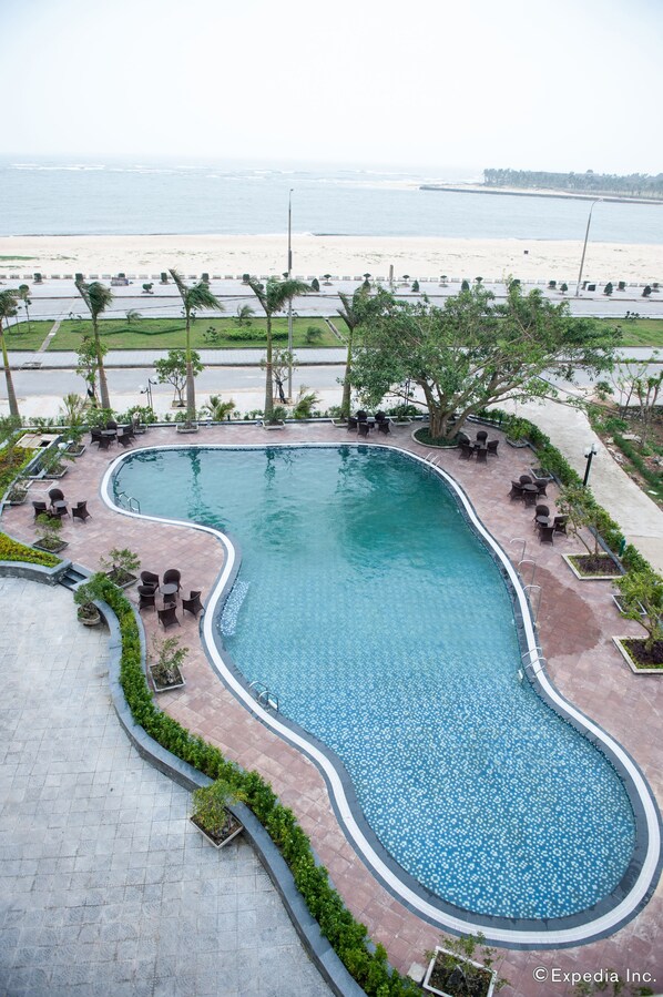 Outdoor pool, open 6:00 AM to 8:00 PM, pool loungers