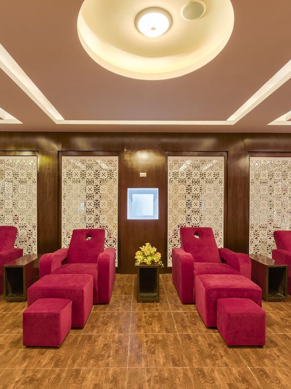 Couples treatment rooms, sauna, hot tub, steam room, aromatherapy