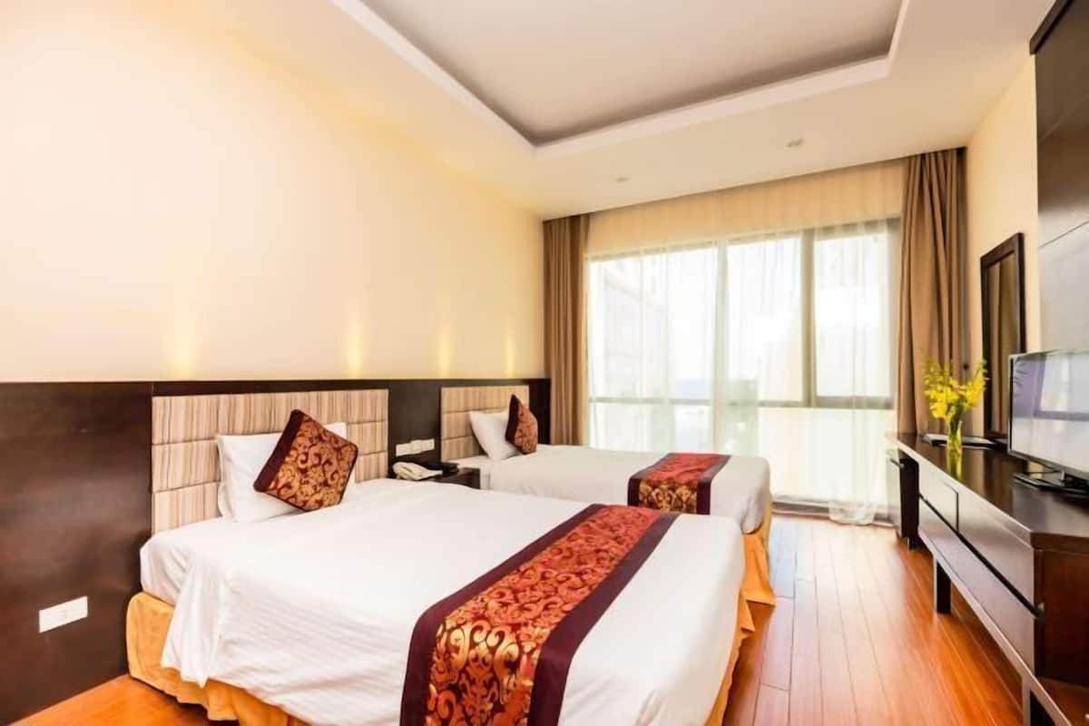 Minibar, in-room safe, desk, blackout drapes