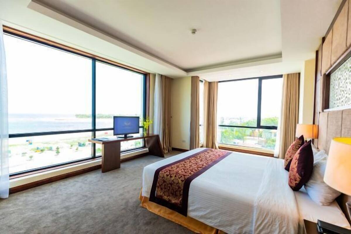 Minibar, in-room safe, desk, blackout curtains