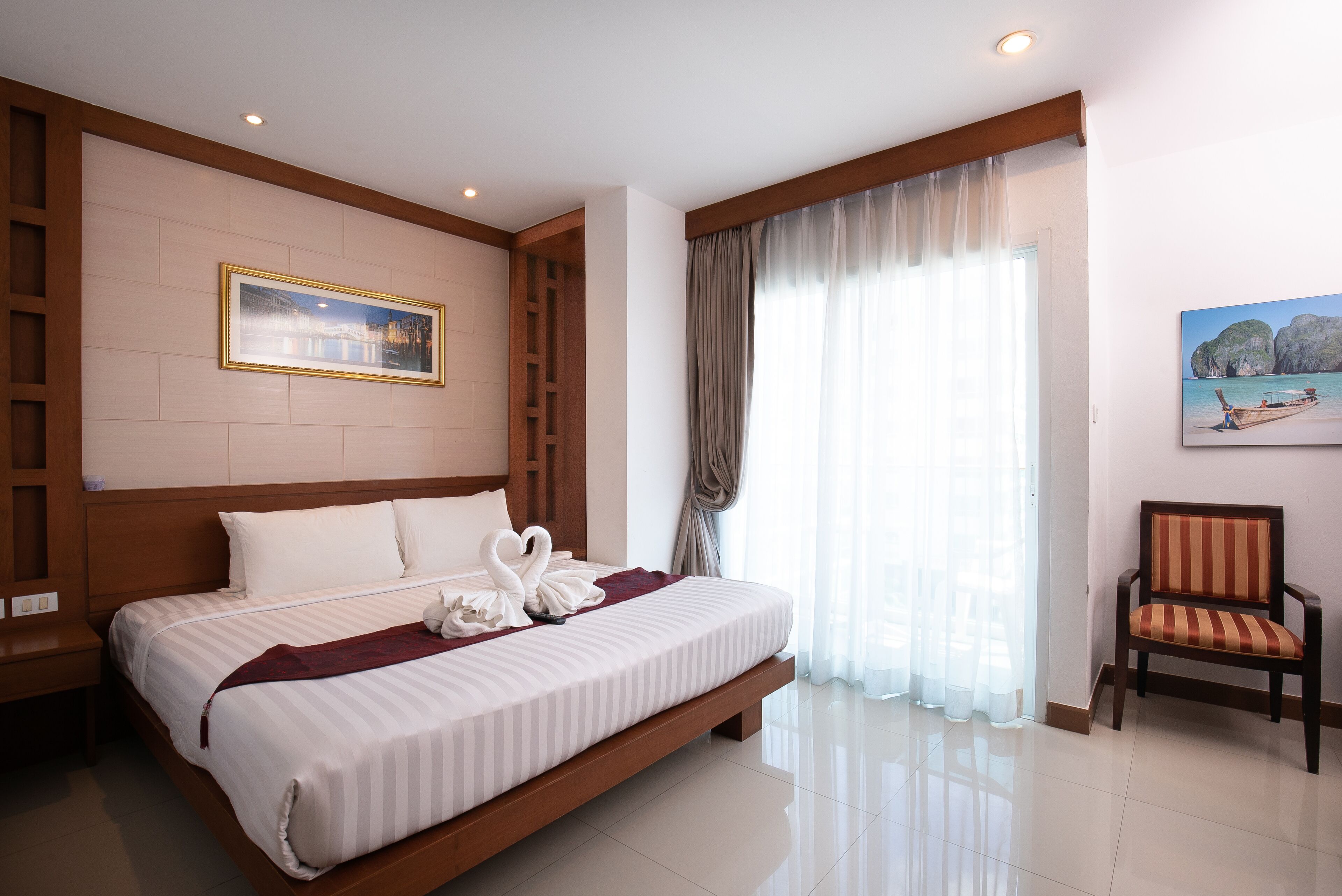 Superior Double Room, 1 King Bed | In-room safe, free WiFi, bed sheets