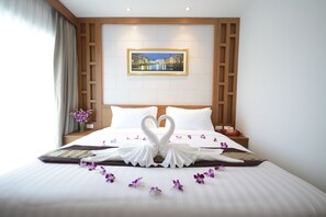 In-room safe, free WiFi, bed sheets - The Patong Center Hotel (Patong)