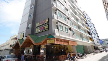 Tvåbäddsrum Deluxe - 2 enkelsängar | Utsikt mot staden