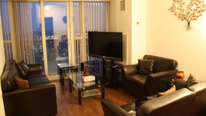 Living room - Absolute Furnished Suites - by Mirage (Mississauga)