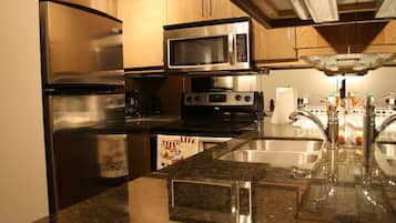 Full-sized fridge, microwave, stovetop, dishwasher