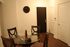 In-room dining - Absolute Furnished Suites - by Mirage (Mississauga)