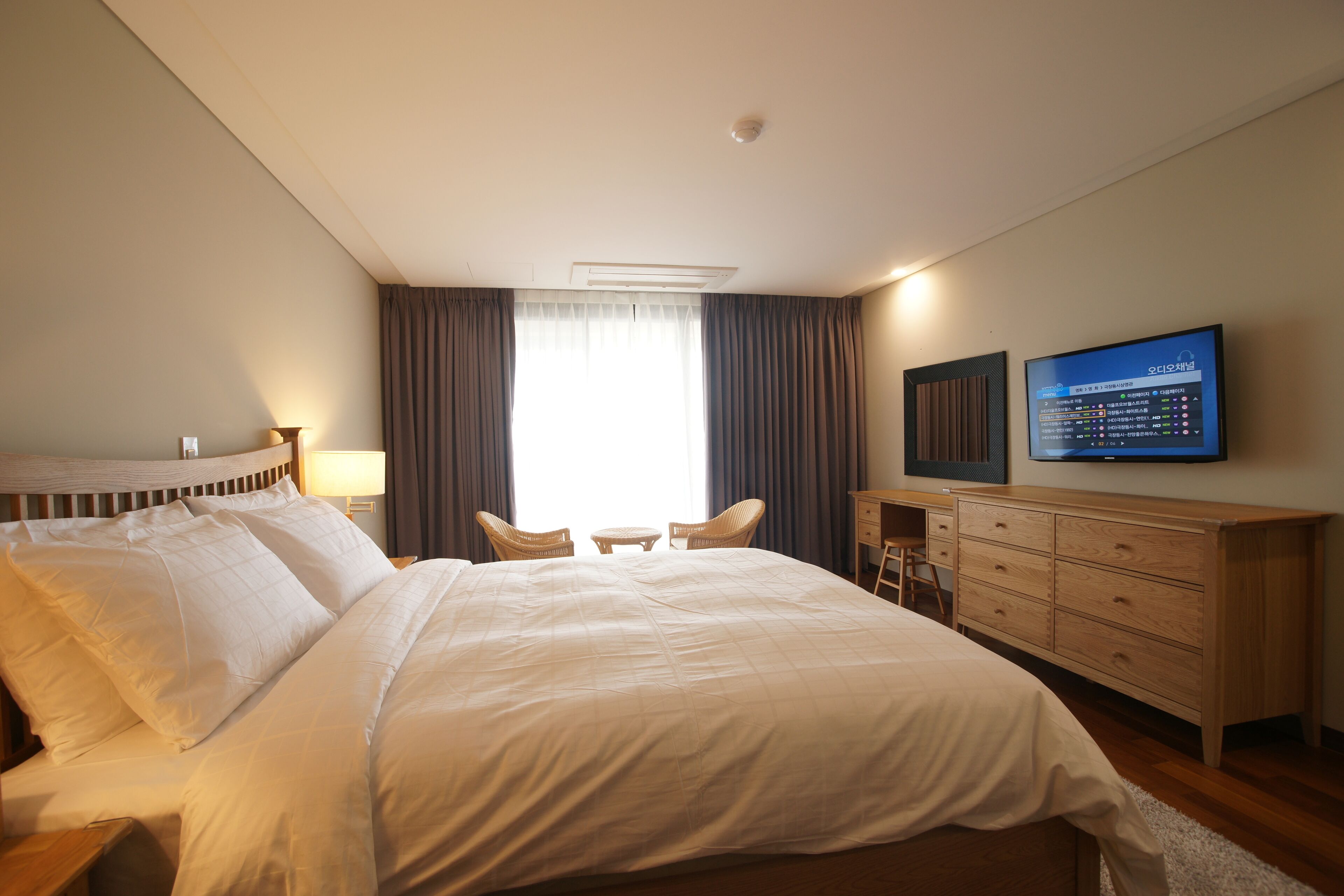 deluxe king room | egyptian cotton sheets, premium bedding, down duvets