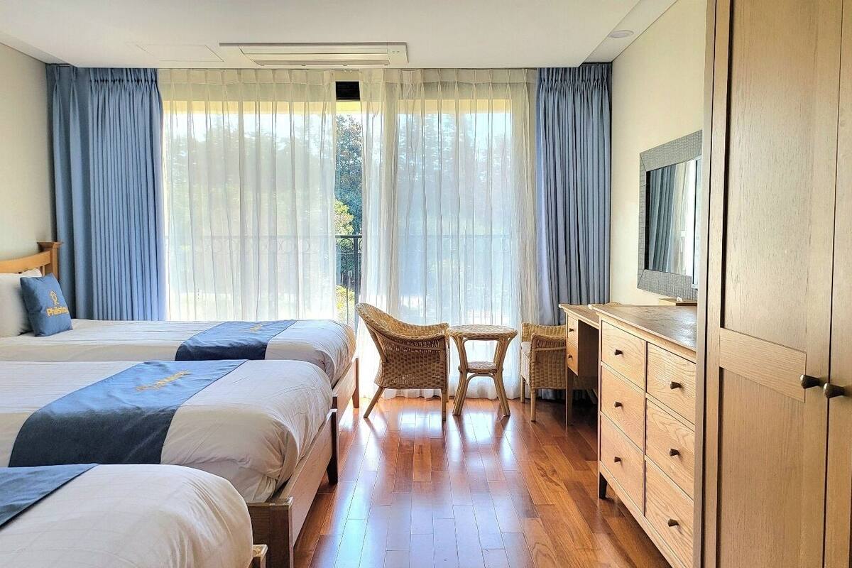 triple room | egyptian cotton sheets, premium bedding, down duvets