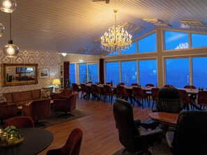 Restaurant - Arctic Panorama Lodge (Skjervoy)
