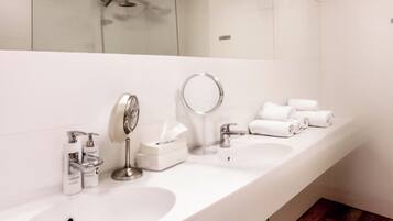 Superior Room, 1 King Bed, Ocean View | Bathroom | Shower, free toiletries, hair dryer, towels