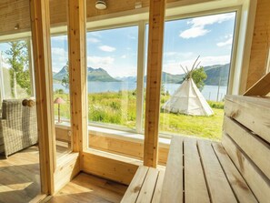 Sauna, body treatments, hot stone massages, deep-tissue massages - Arctic Panorama Lodge (Skjervoy)