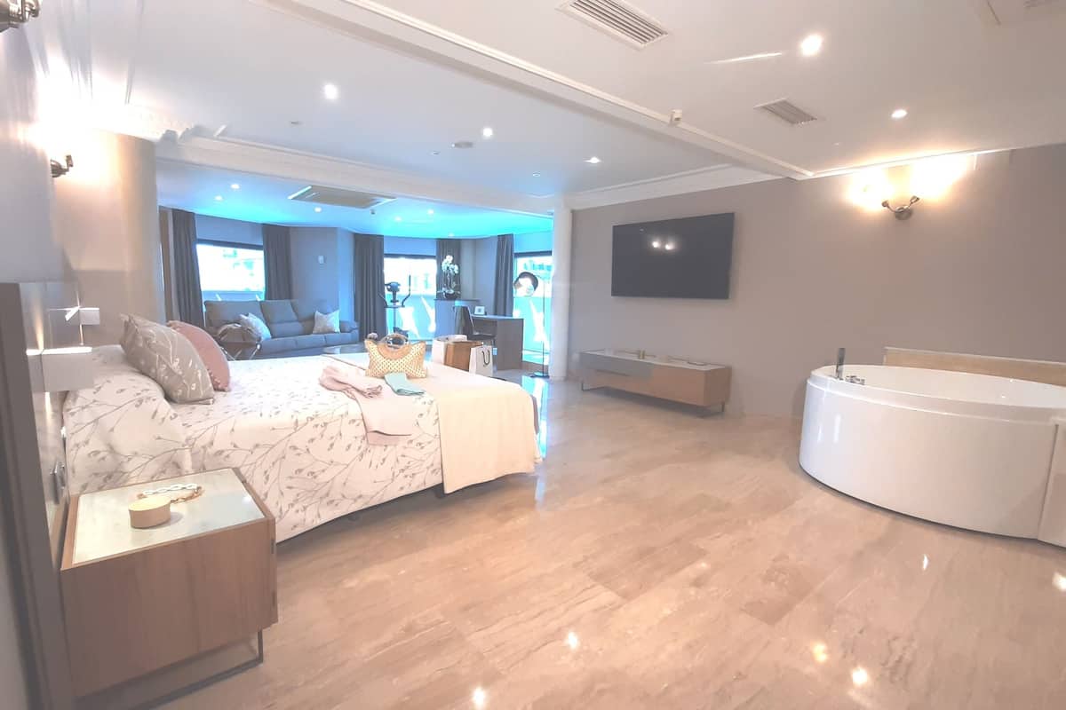 superior studio suite, 1 bedroom | 1 bedroom, premium bedding, minibar, in-room safe