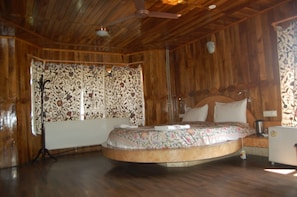 In-room safe, desk, soundproofing, iron/ironing board