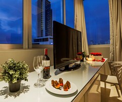 Suite | Premium-sengetøj, dundyner, senge med topmadrasser, minibar