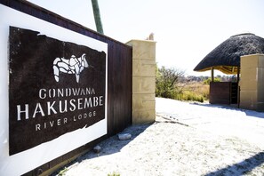 Front of property - Hakusembe River Lodge (Rundu)