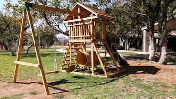 Área de juegos infantiles al aire libre
