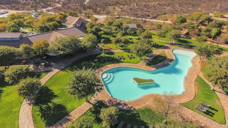 Piscina externa, espreguiƧadeiras