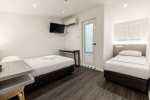 Family Room - Marrison Desker @ Little India (Singapore)