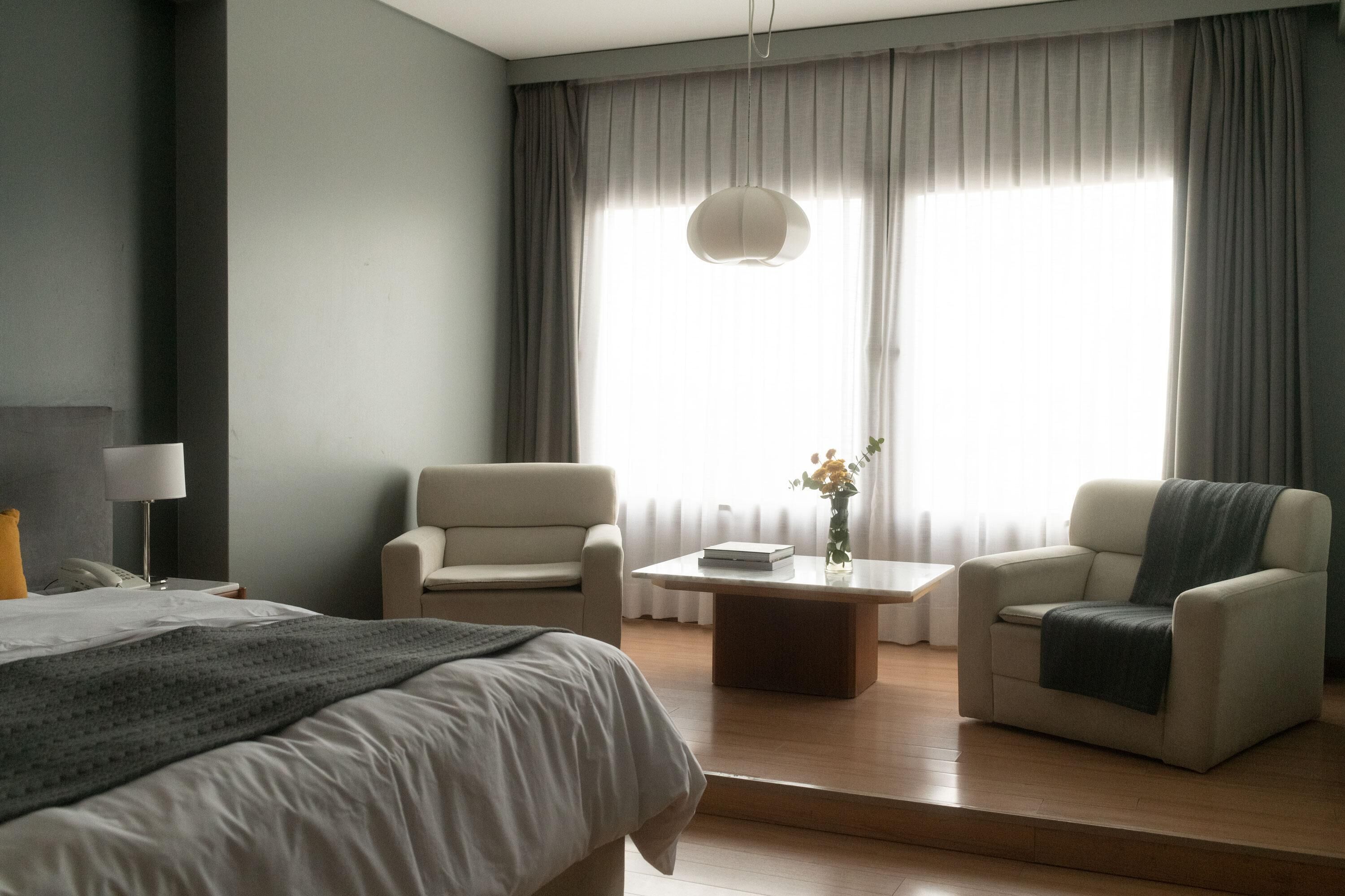 Couette en duvet, minibar, coffre-fort, décor unique