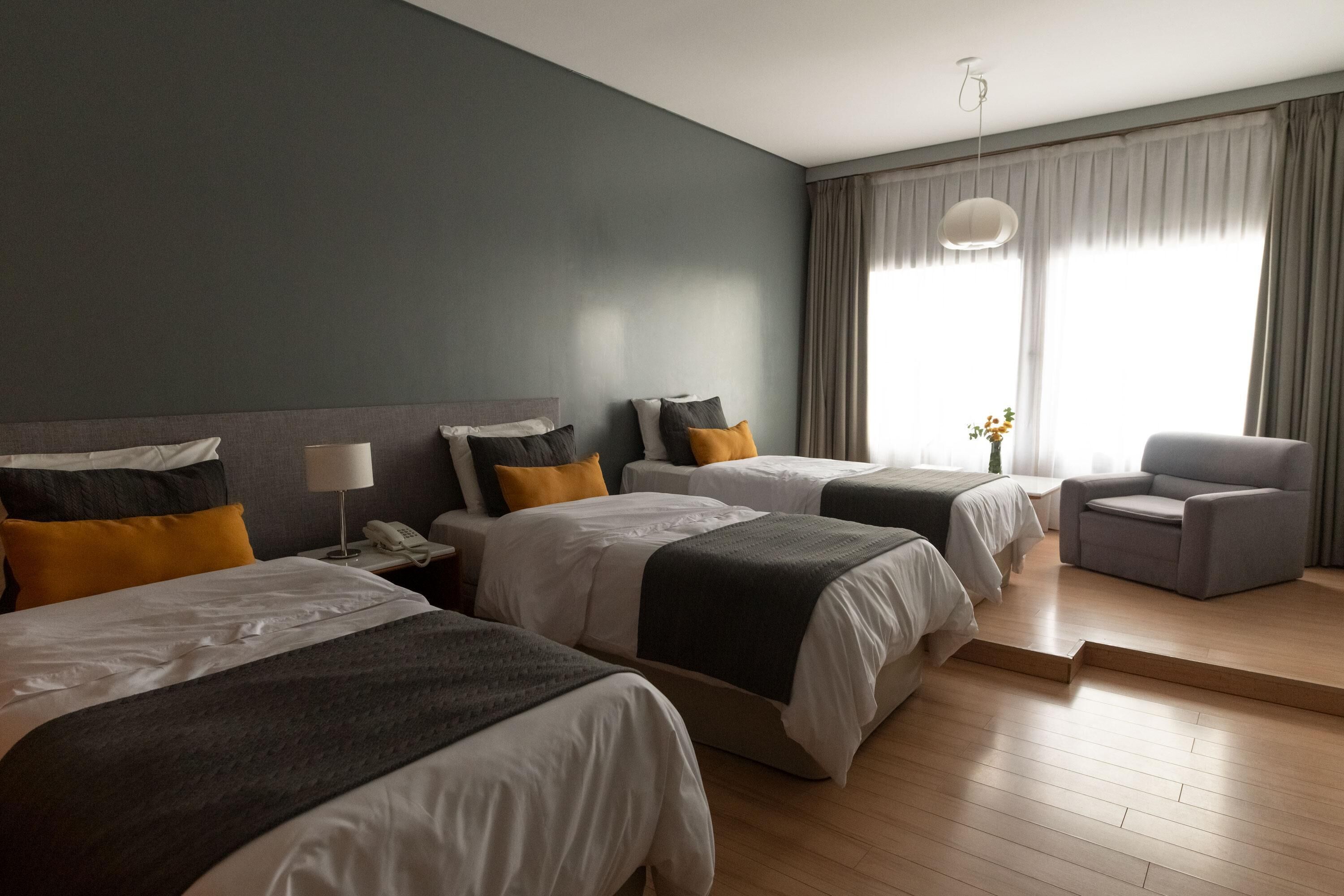 Couette en duvet, minibar, coffre-fort, décor unique