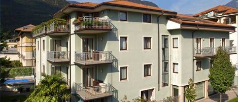 Pintu masuk properti