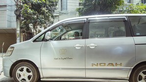 Airport shuttle - Hotel de Crystal Crown (Dhaka)