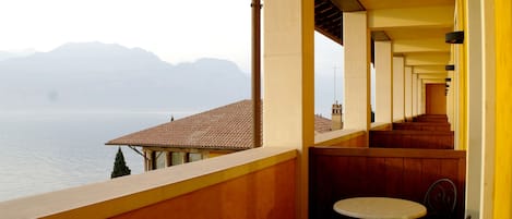Deluxe Single Room | In-room safe, desk, laptop workspace, blackout drapes