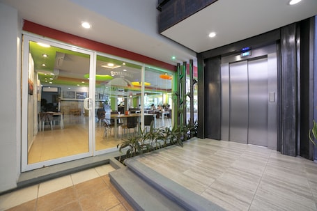 Restaurant. Hotel Rs Suites