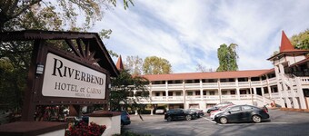 Riverbend Motel & Cabins