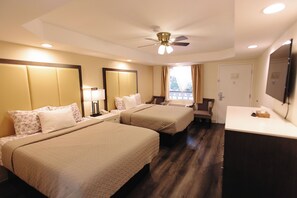 Premium bedding, laptop workspace, blackout curtains, iron/ironing board - Riverbend Motel & Cabins (Helen)