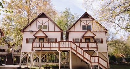 Riverbend Motel & Cabins