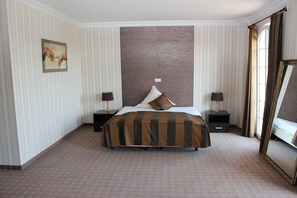 Free cots/infant beds, rollaway beds, free WiFi, bed sheets