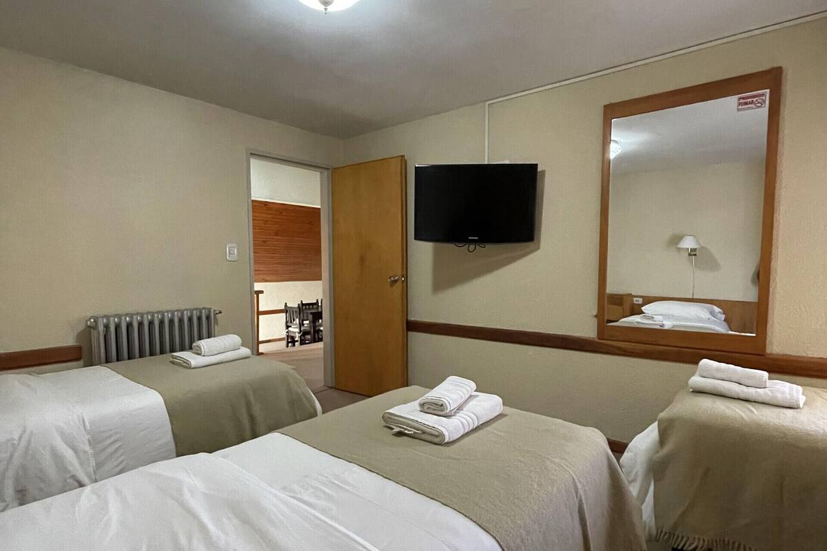 Ropa de cama de alta calidad, minibar, caja fuerte y escritorio