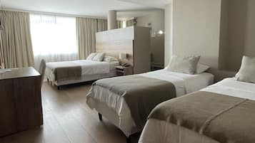Roupas de cama premium, frigobar, cofres nos quartos