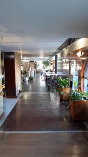 Interior - Tehuelche Esquel (Esquel)