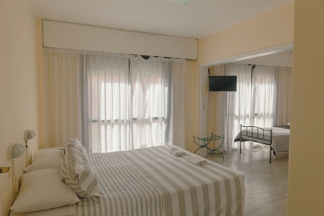 家庭房 | 防过敏的被褥、羽绒被、客房内保险箱、免费 WiFi