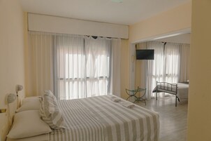 Family Room | Hypo-allergenic bedding, down comforters, in-room safe, free WiFi