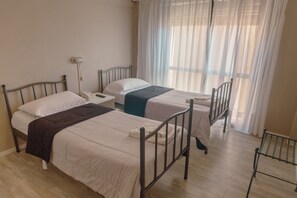 Hypo-allergenic bedding, down comforters, in-room safe, free WiFi