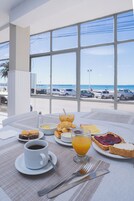 Desayuno buffet incluido todos los días 