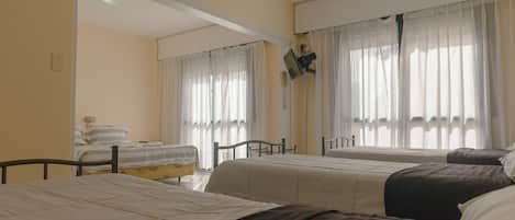 Chambre familiale | Literie hypoallergénique, couette en duvet, coffre-fort