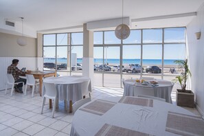 42 吋LCD 電視連有線電視頻道、電視