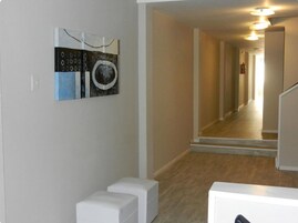 淋浴设施、大花洒淋浴喷头、吹风机、坐浴桶