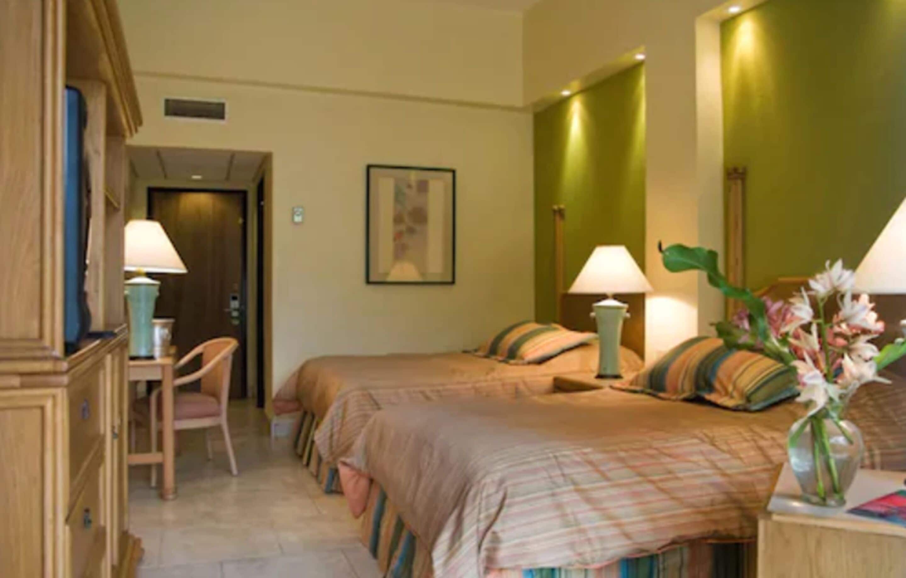 standard room | premium bedding, pillow-top beds, in-room safe, iron/ironing board