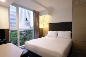Executive Double Room | Desk, free WiFi, bed sheets - The Snooze Hotel @bugis (Singapore)