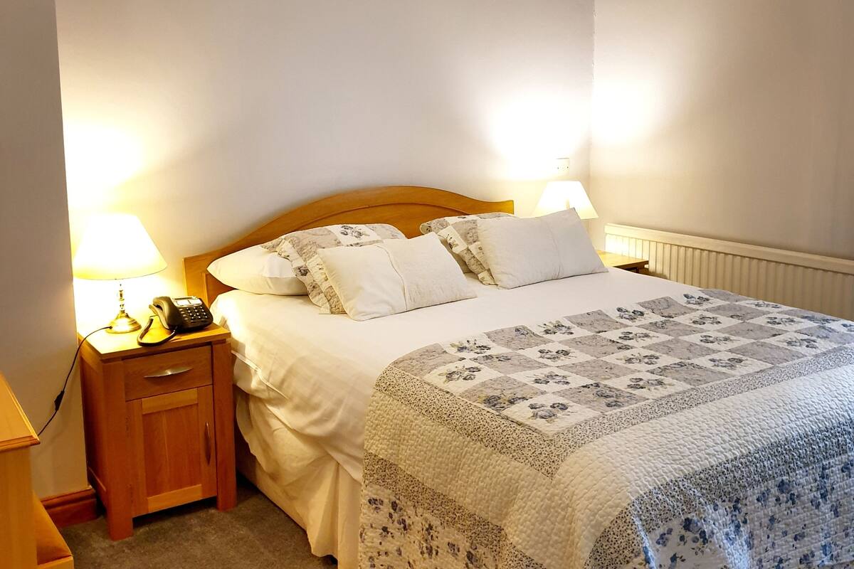 Deluxe Single Room, Ensuite, Courtyard View (Old Stables)