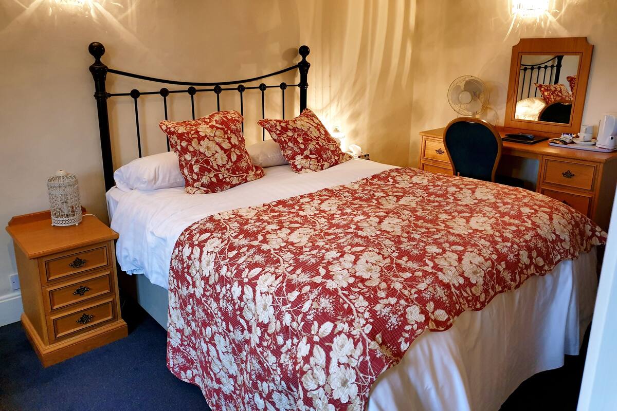 Deluxe Double Room, Ensuite, Courtyard View (Old Stables/Main House)