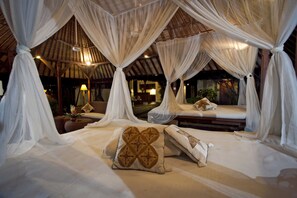 Villa, 2 Schlafzimmer | Minibar, Zimmersafe, Schreibtisch, laptopgeeigneter Arbeitsplatz