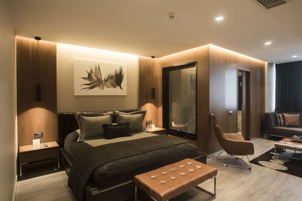 Exclusive-Studiosuite | Hochwertige Bettwaren, Minibar, Zimmersafe, Schreibtisch