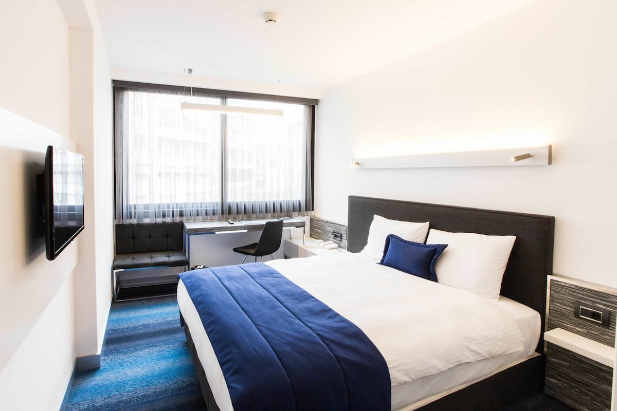Hochwertige Bettwaren, Minibar, Zimmersafe, Schreibtisch